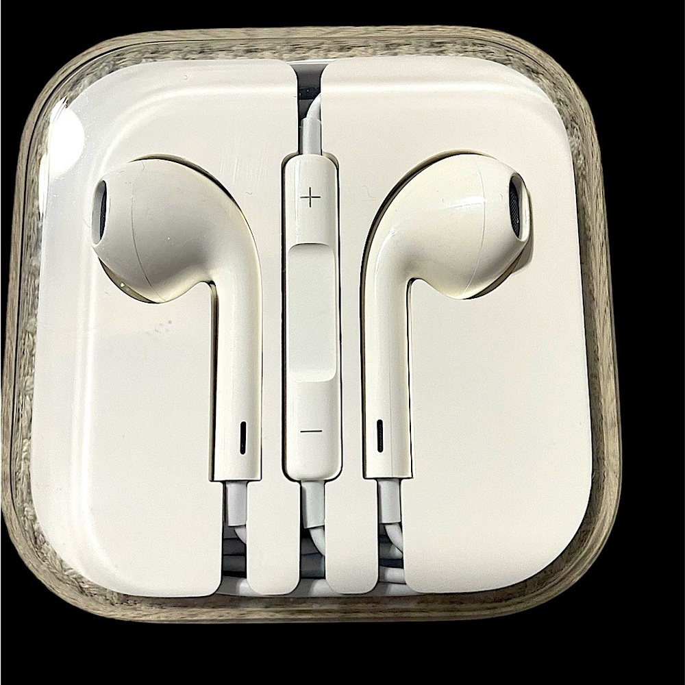Apple Wired Earbuds with Remote